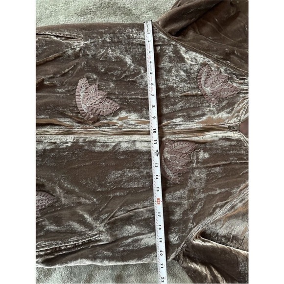 Anthropologie Hei Hei West End Velvet Bomber
Jacket Size S - Picture 5 of 8